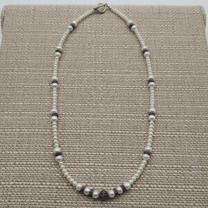 17.5 Inches Sterling Silver Beautiful Genuine White Pearls Necklace B538